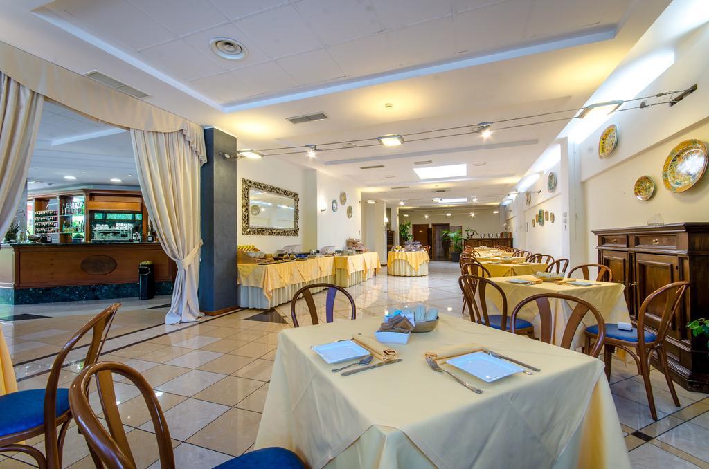 Hotel Federico II LʼAquila Kültér fotó