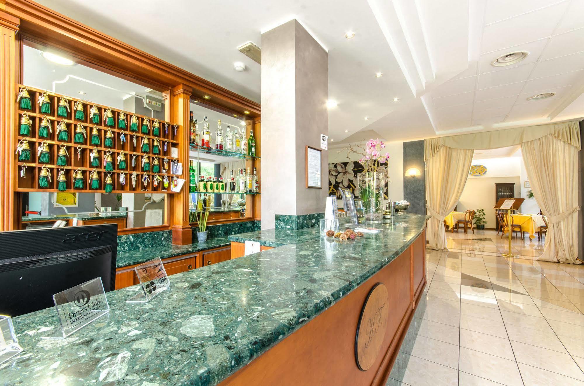 Hotel Federico II LʼAquila Kültér fotó