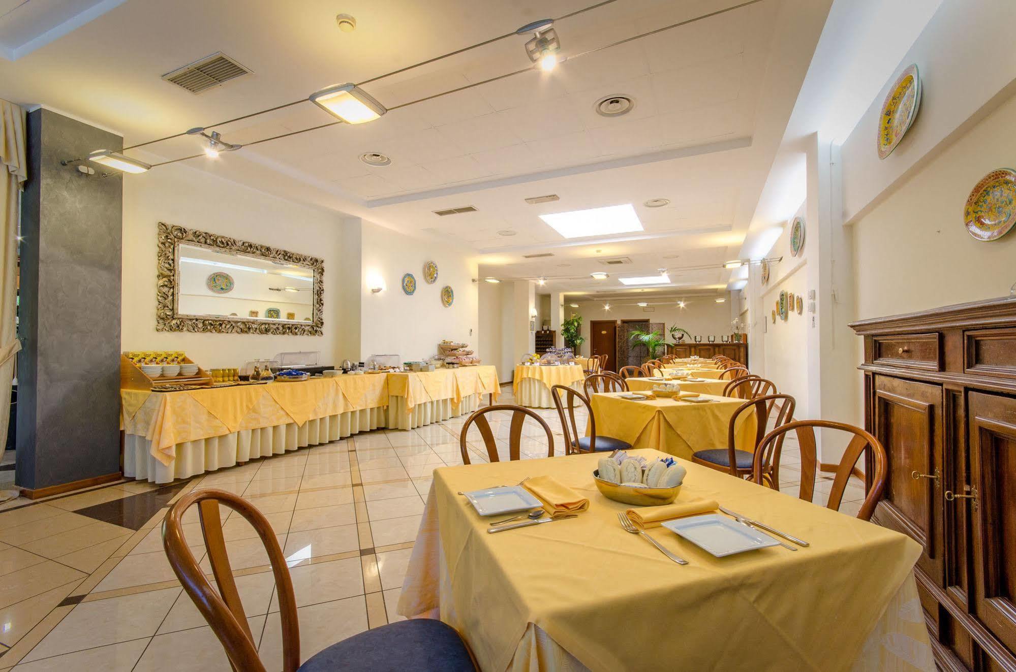 Hotel Federico II LʼAquila Kültér fotó